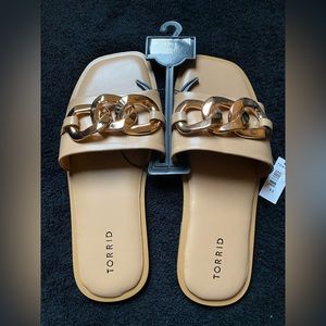 Torrid tan oversized chain slide sandal (WW)